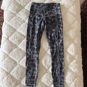CVG Printed High-Rise Leggings in Black & Gray